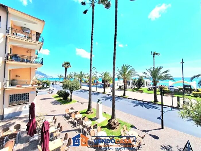 Appartamento quadrilocale in vendita in Via Don Giovanni Bado, Pietra Ligure