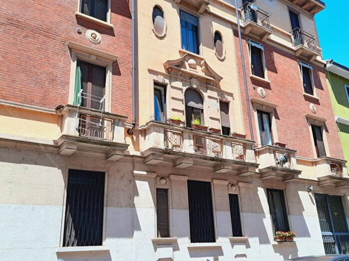 Appartamento bilocale in affitto in Via Pier Candido Decembrio, Lodi Brenta, Milano