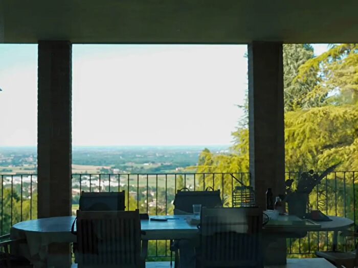 Casa con 14 locali in vendita in Traversetolo