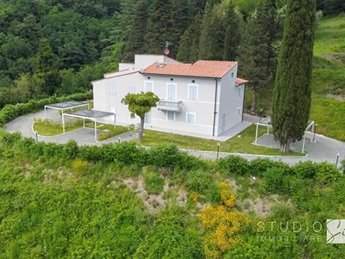 Casa con 5 locali in vendita in Via della Pieve a Celle, Pistoia