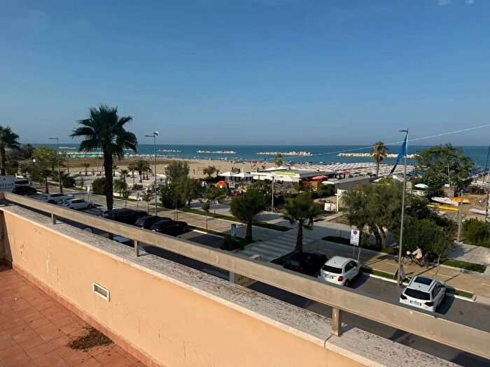 Appartamento trilocale in vendita in Lungomare Guglielmo Marconi, Alba Adriatica