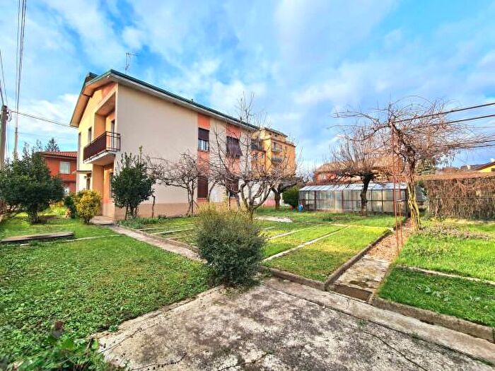 Casa quadrilocale in vendita in Via Alessandro Manzoni, San Vittore Olona