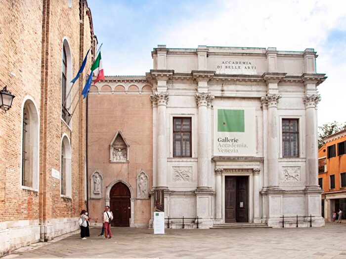 Appartamento trilocale in affitto in Rio Tera' de la Carità, Accademia Salute, Venezia