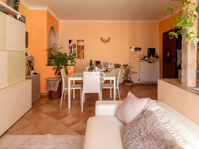 Appartamento trilocale in vendita in Via Umbria, Viterbo