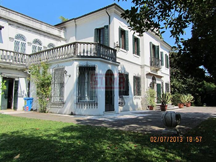 Casa con 20 locali in vendita in Casale Sul Sile