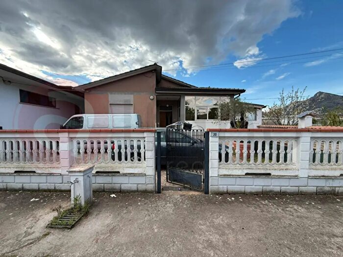 Casa con 5 locali in vendita in Via Guadicciolo, Castrocielo