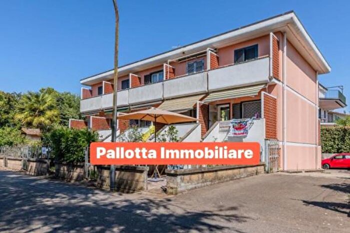 Casa quadrilocale in vendita in Via dei Glicini, Capodimonte