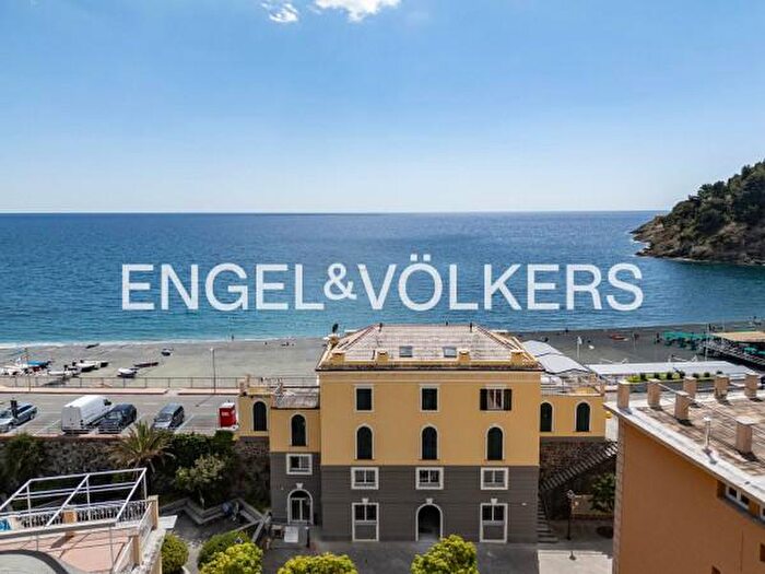 Appartamento trilocale in vendita in Via Fratelli Rezzano, Bonassola