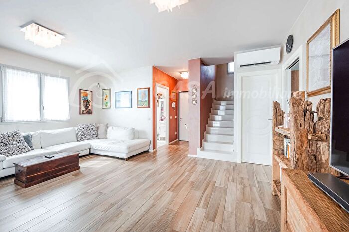 Casa con 8 locali in vendita in Via Tanzi, Sala Baganza