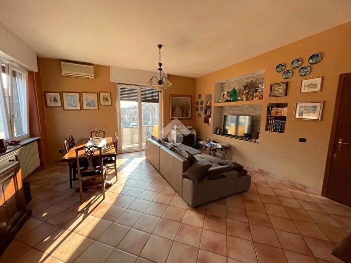 Casa quadrilocale in vendita in Piazza Madonna, Cerano