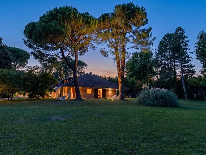 Casa con 6 locali in vendita in Via Domenico Cimarosa, Centro, Tradate