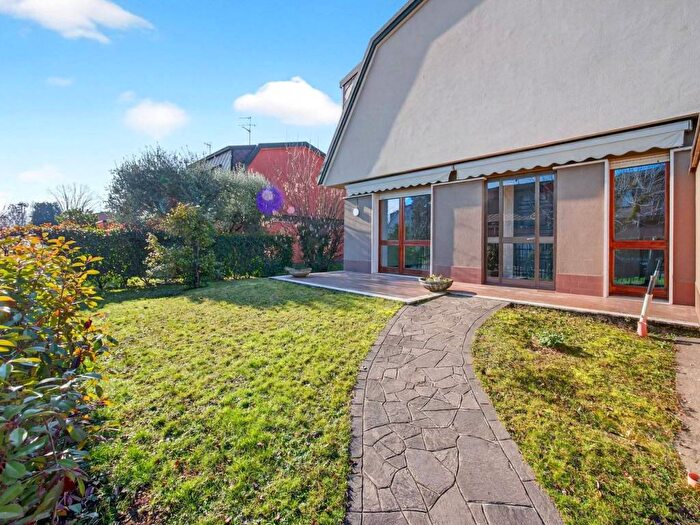 Casa con 5 locali in affitto in Via Campo Gallo, Centro, Arese