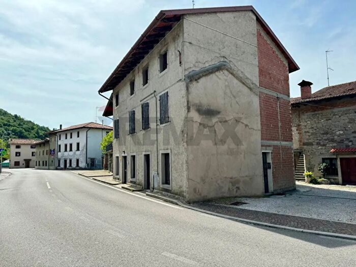 Casa trilocale in vendita in Via Divisione Julia, Faedis