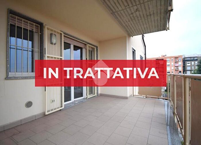 Appartamento trilocale in vendita in Via Enrico Petrella, Monza