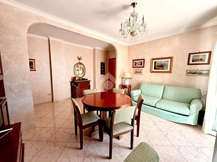 Appartamento trilocale in vendita in Viale Marco Fulvio Nobiliore, Roma