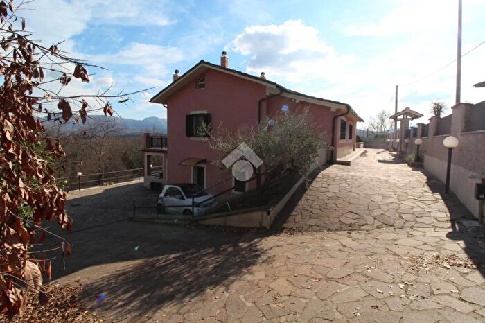 Casa con 6 locali in vendita in Via Coste di Caravetto, Torricella In Sabina