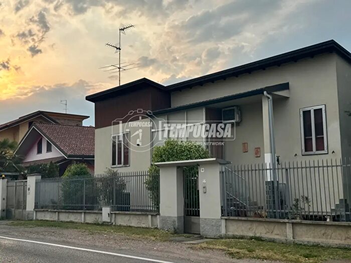 Casa trilocale in vendita in Via Inveruno, Casorezzo
