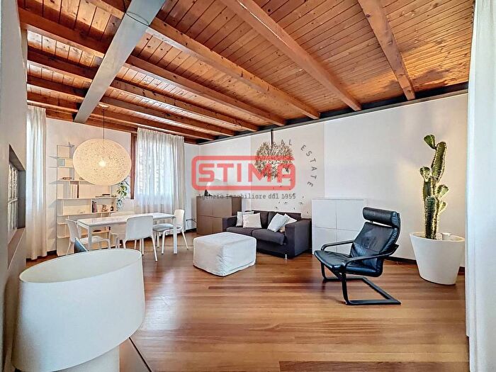 Appartamento trilocale in affitto in Piazza dei Signori, Treviso