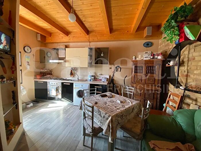 Appartamento quadrilocale in vendita in Zona Pace, Macerata