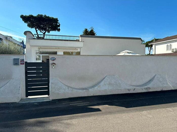 Casa con 5 locali in affitto in Via delle Dalie, Villaggio Giornalisti Poggio, Anzio
