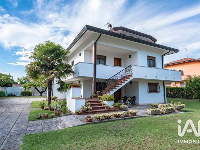 Casa con 10 locali in vendita in Via Aldo Moro, Ariano Nel Polesine