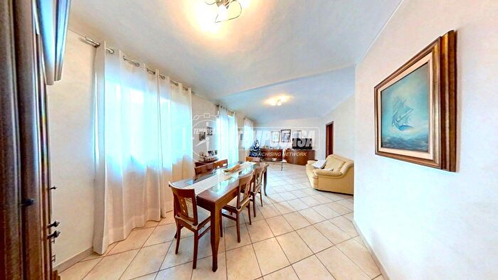 Appartamento quadrilocale in vendita in Via Leinì, Torino