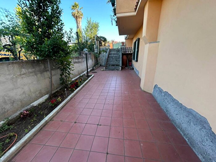 Appartamento trilocale in affitto in Via Giovambattista Crema, Borghesiana, Roma