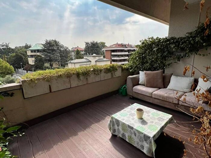 Appartamento con 5 locali in affitto in San Siro, Milano