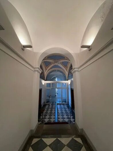 Appartamento con 8 locali in vendita in Livorno