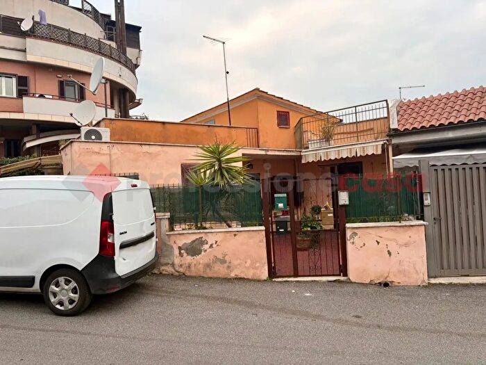 Appartamento bilocale in vendita in Via Stefano Vaj, Roma