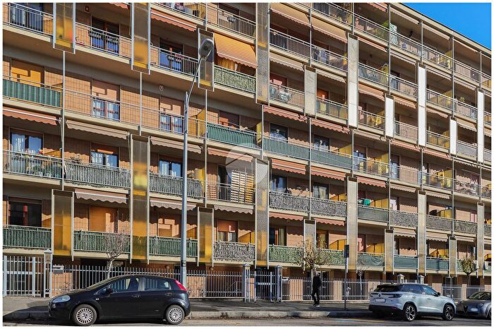 Appartamento trilocale in vendita in Via Val della Torre, Torino