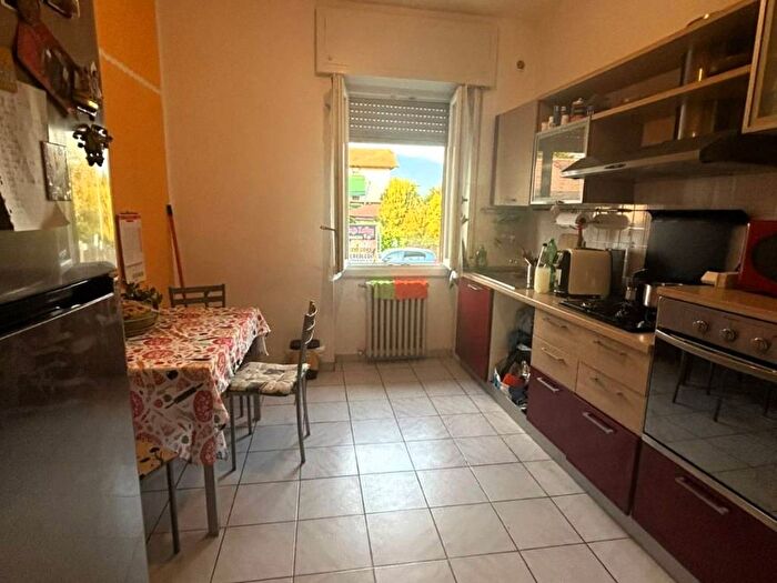 Appartamento trilocale in affitto in Via Roma, Bardello con Malgesso e Bregano