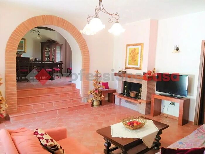 Casa quadrilocale in vendita in Località Fogliano, Spoleto