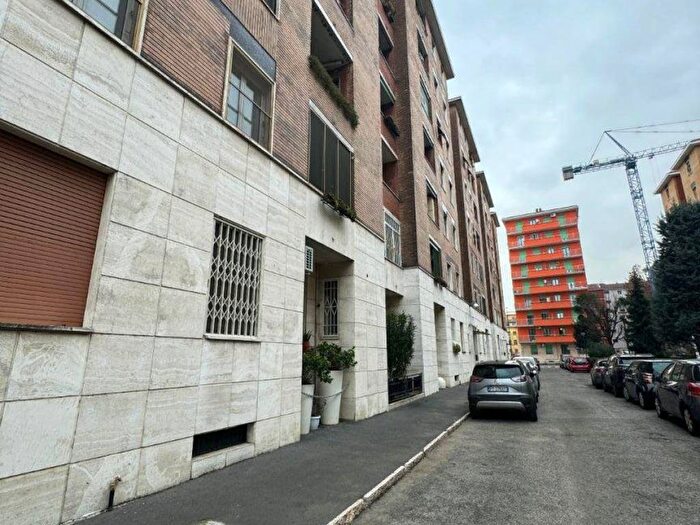 Appartamento trilocale in affitto in Via Fratelli Rosselli, Bologna Sulmona, Milano