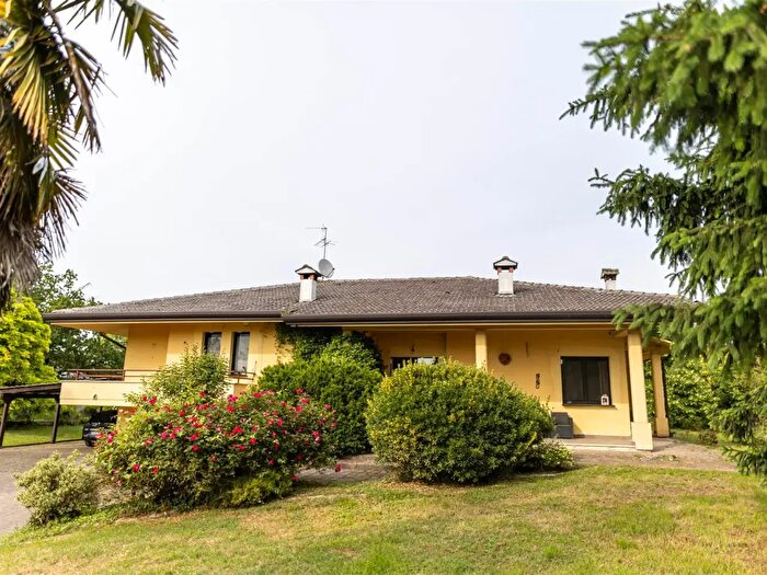Casa con 9 locali in vendita in Via Bovolare, Este