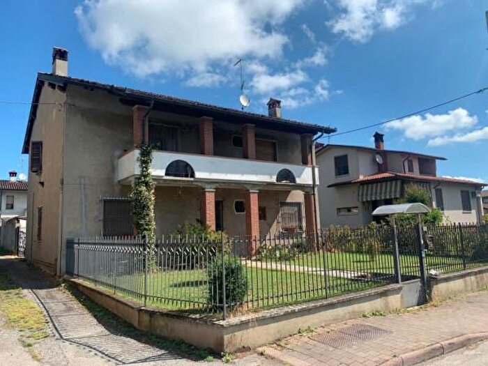 Casa con 5 locali in vendita in Via Mameli Lambrini, Chignolo Po