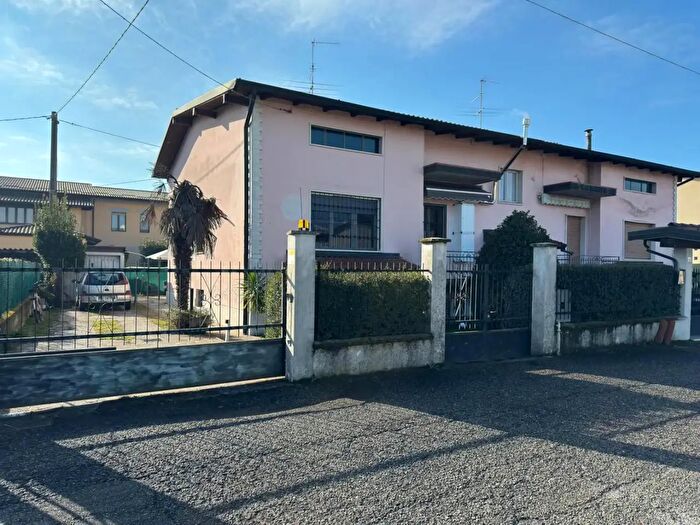 Casa trilocale in vendita in Via Tito Speri II Traversa d, Chiari