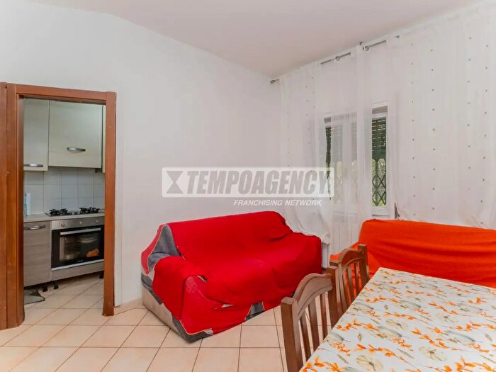 Appartamento trilocale in vendita in Via Val Lagarina, Milano
