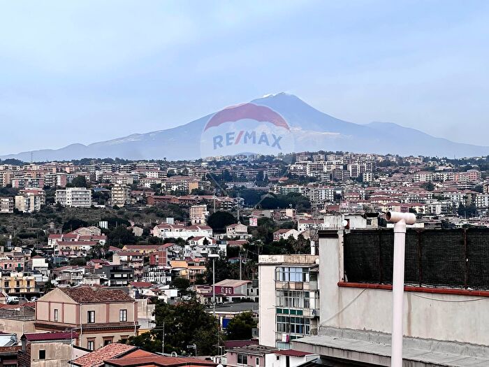 Appartamento trilocale in vendita in Via Galati, Catania