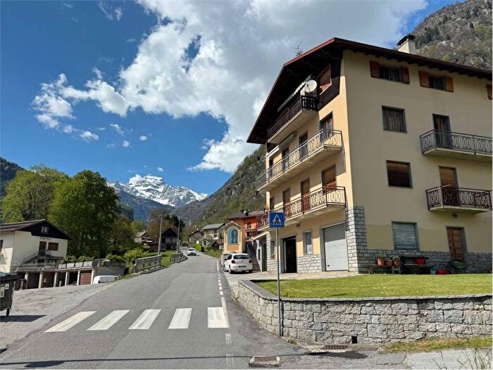 Appartamento quadrilocale in affitto in Frazione Beola, Croveo, Baceno