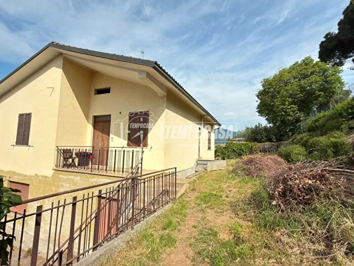 Casa con 7 locali in vendita in Via Papa Giovanni XXIII, Credaro