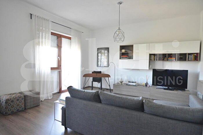 Appartamento quadrilocale in affitto in Via della Costituente, Bari