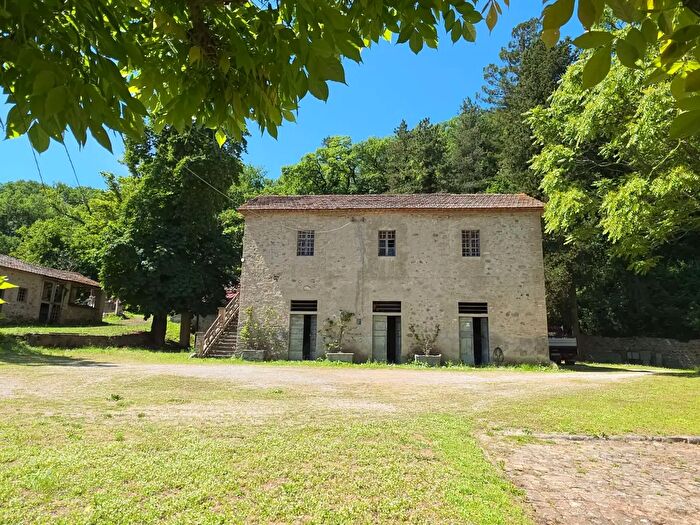 Casa con 20 locali in vendita in Umbertide