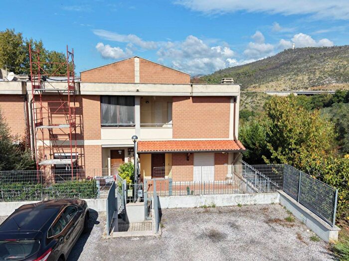Casa quadrilocale in vendita in Contrada San Vito, Sant'Angelo In Villa Giglio, Veroli