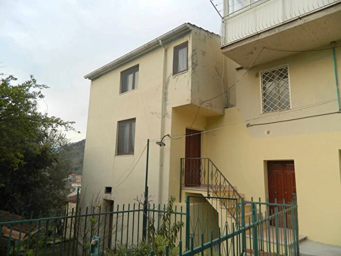 Casa quadrilocale in vendita in Via S Francesco Roccasecca, Roccasecca