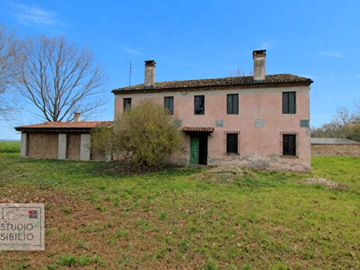 Casa con 9 locali in vendita in Borgo Virgilio