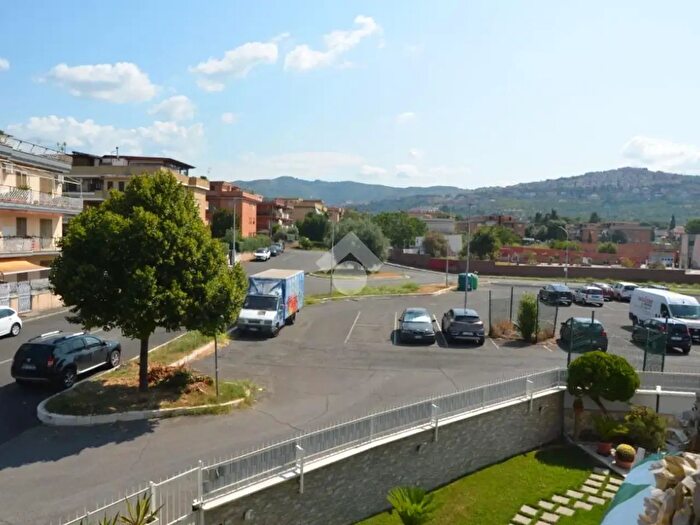 Appartamento trilocale in vendita in Via Sardegna, Tivoli