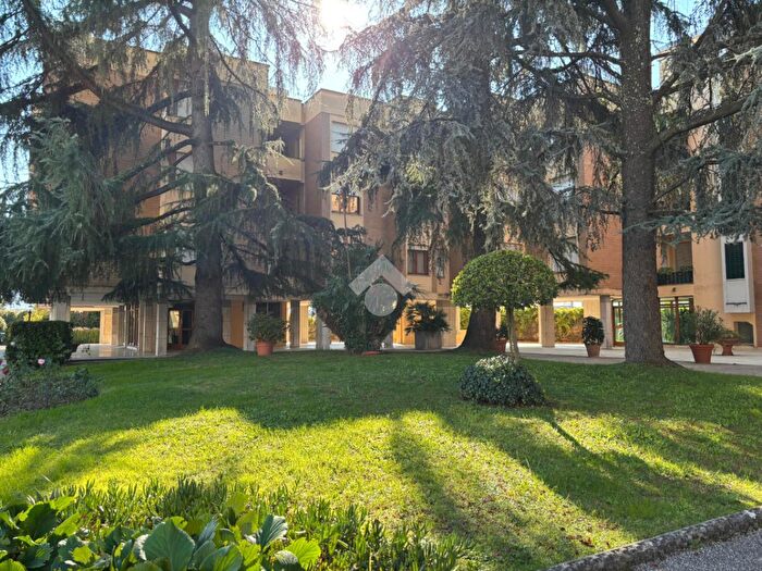 Appartamento con 5 locali in vendita in Via Nazario Sauro, Lucca
