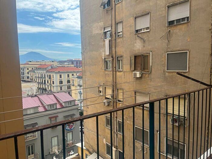 Appartamento quadrilocale in affitto in Via Maddalena Postica, Tribunali, Napoli
