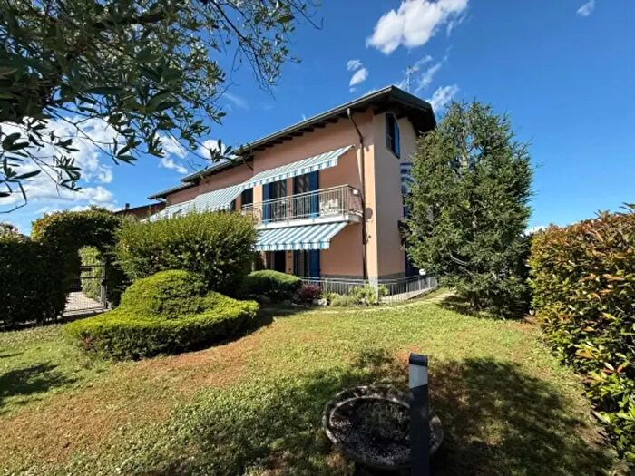 Casa con 5 locali in vendita in Via Monte Resegone e, Novedrate